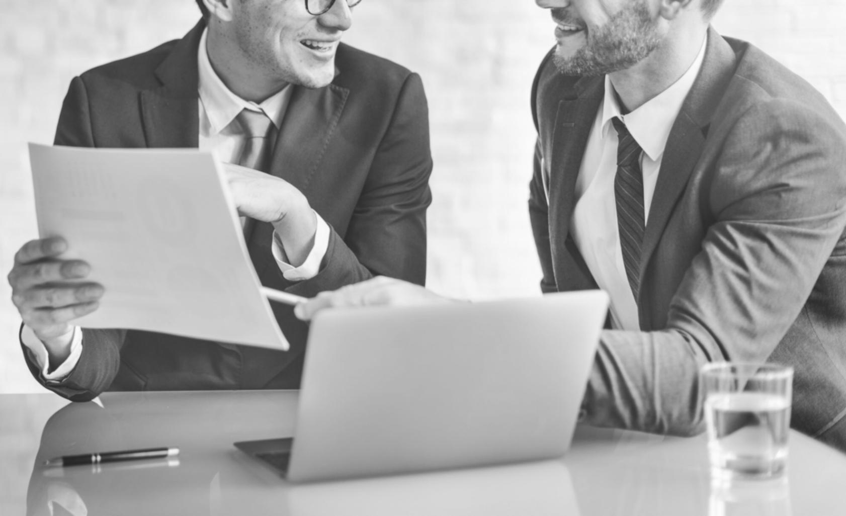 Session d'apprentissage sur la terminologie financière avec documents d'investissement