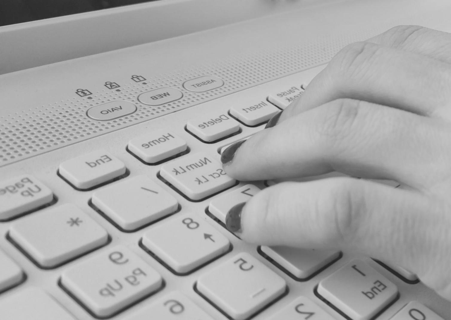 Session de formation interactive sur les concepts d'investissement avec participants engagés